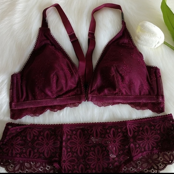 SOLD❌Size L VICTORIA'S SECRET BRALETTE + PANTY L. - Picture 2 of 6